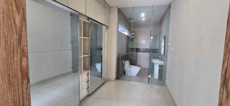 dijual rumah cantik siap huni di serenade lake bsd