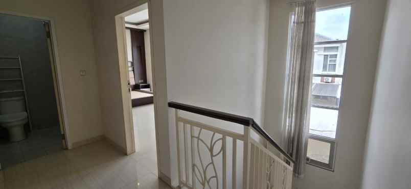 dijual rumah cantik siap huni di serenade lake bsd