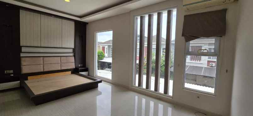 dijual rumah cantik siap huni di serenade lake bsd