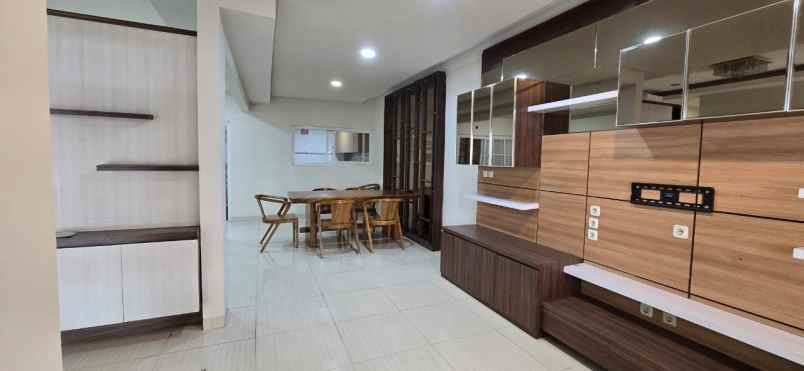 dijual rumah cantik siap huni di serenade lake bsd