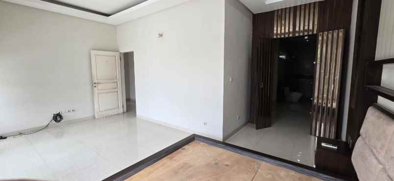 dijual rumah cantik siap huni di serenade lake bsd