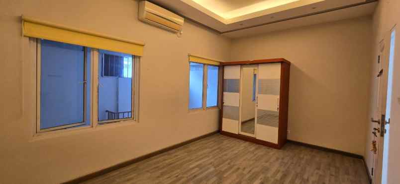 dijual rumah cantik siap huni di serenade lake bsd