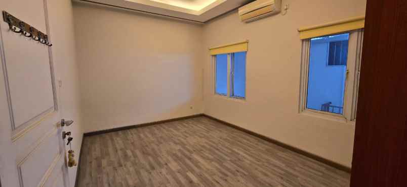 dijual rumah cantik siap huni di serenade lake bsd