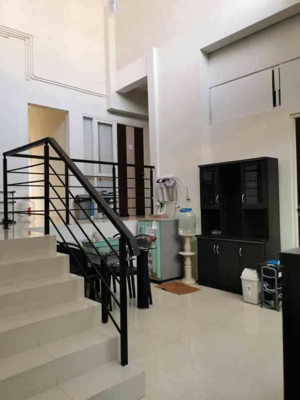 dijual rumah central park mulyosari