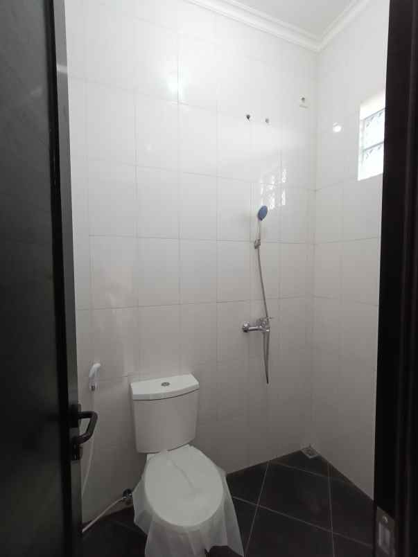 dijual rumah cihanjuang