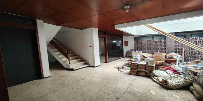 dijual rumah cihapit