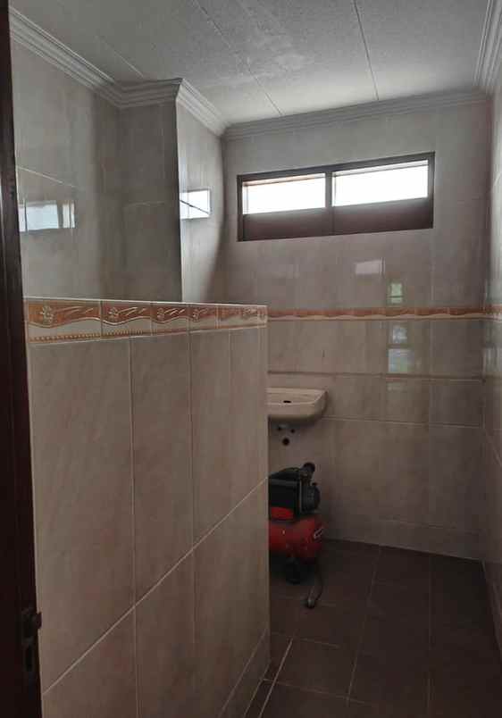 dijual rumah cihapit