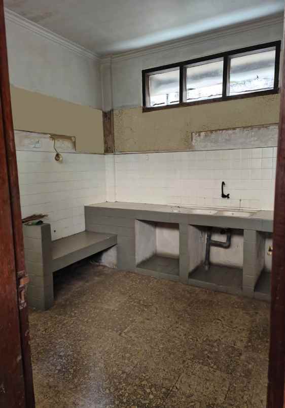 dijual rumah cihapit