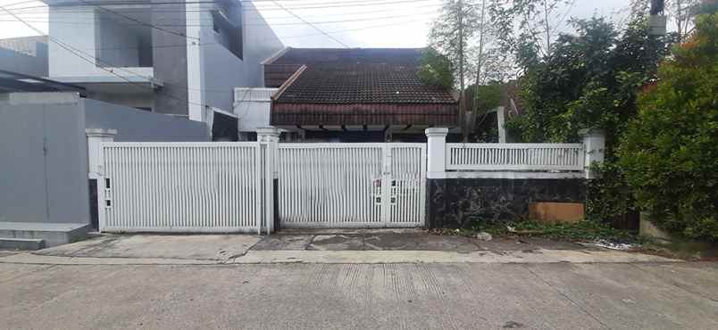 dijual rumah cihapit