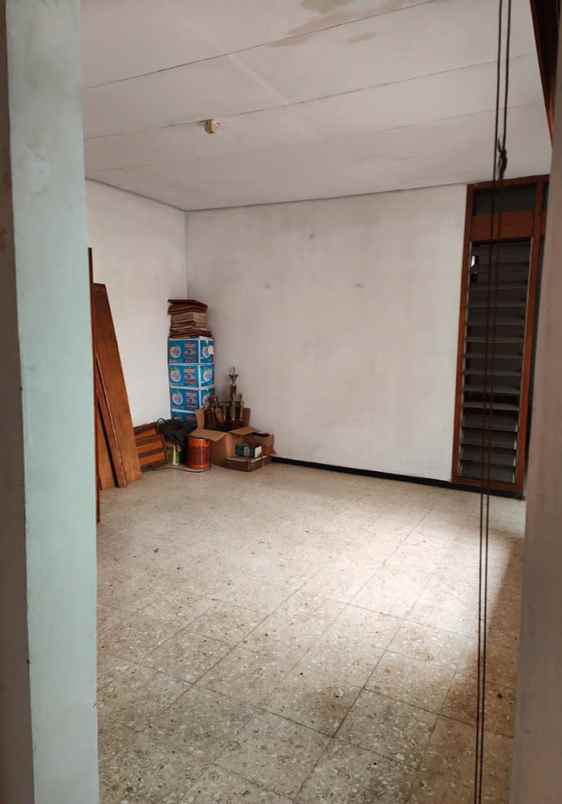 dijual rumah cihapit