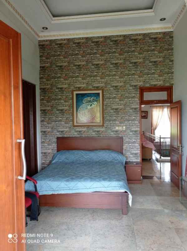 dijual rumah cinere depok