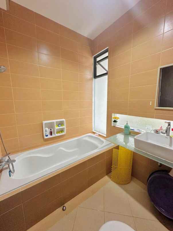 dijual rumah citra lake sawangan