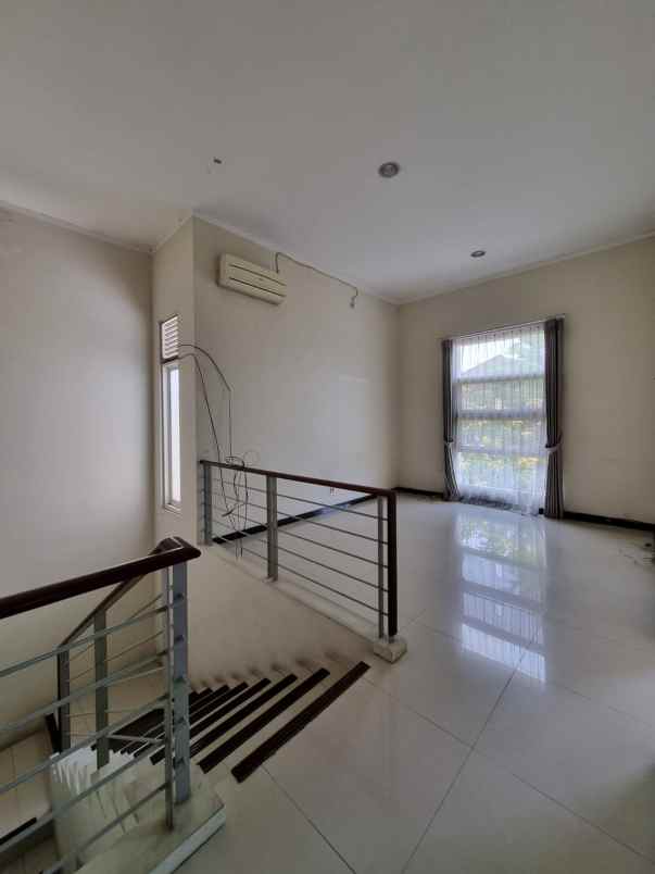 dijual rumah citraland surabaya