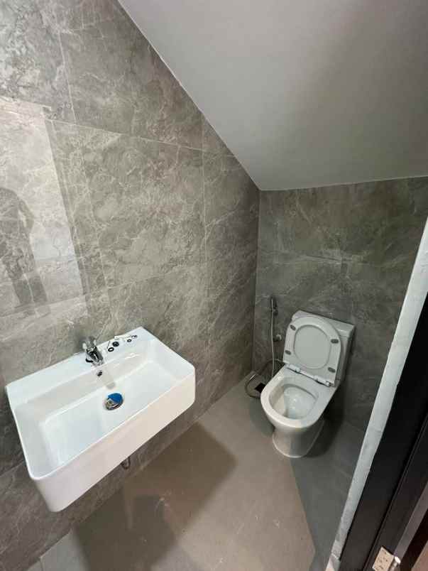 dijual rumah citraland the greenlake