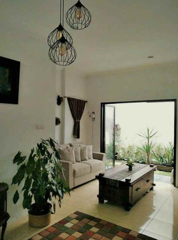 dijual rumah ciwaruga