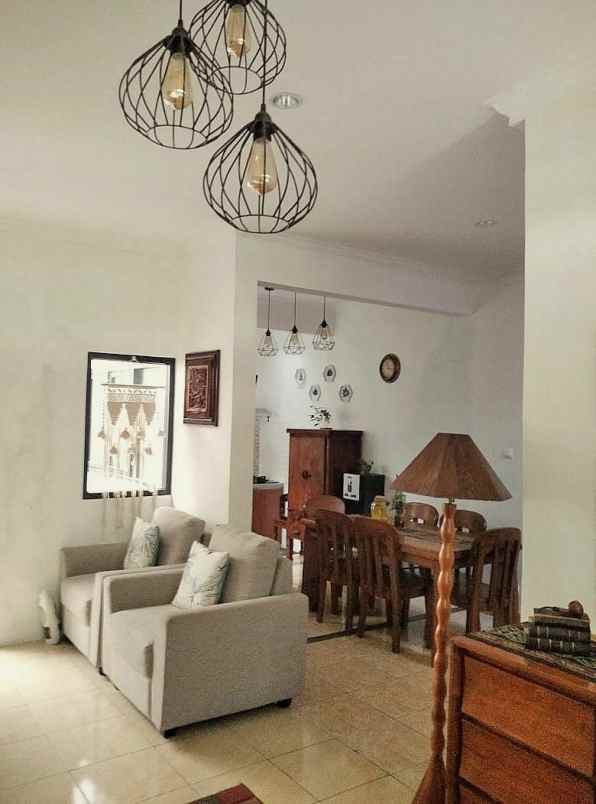 dijual rumah ciwaruga