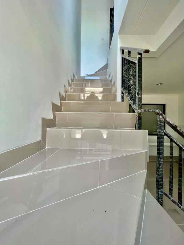 dijual rumah cluster california pik 2