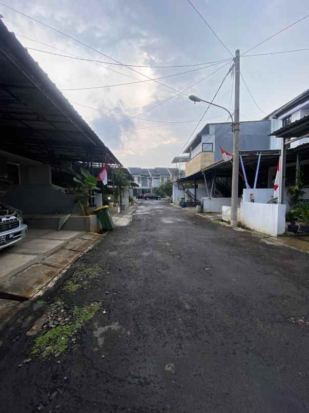 dijual rumah cluster edelweis