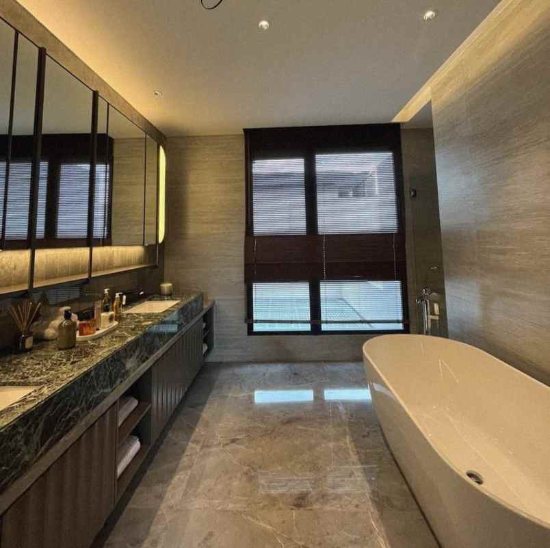 dijual rumah cluster layton nava park