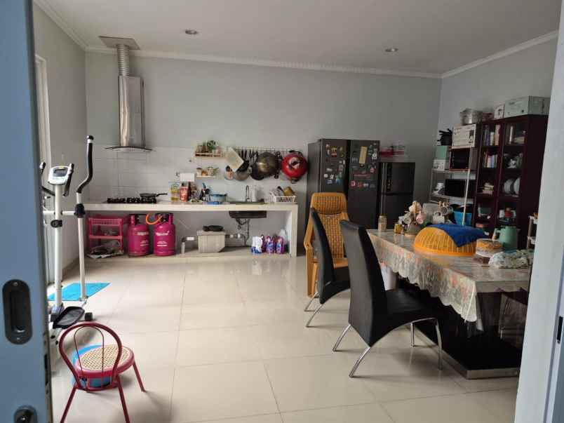 dijual rumah cluster lotus summarecon