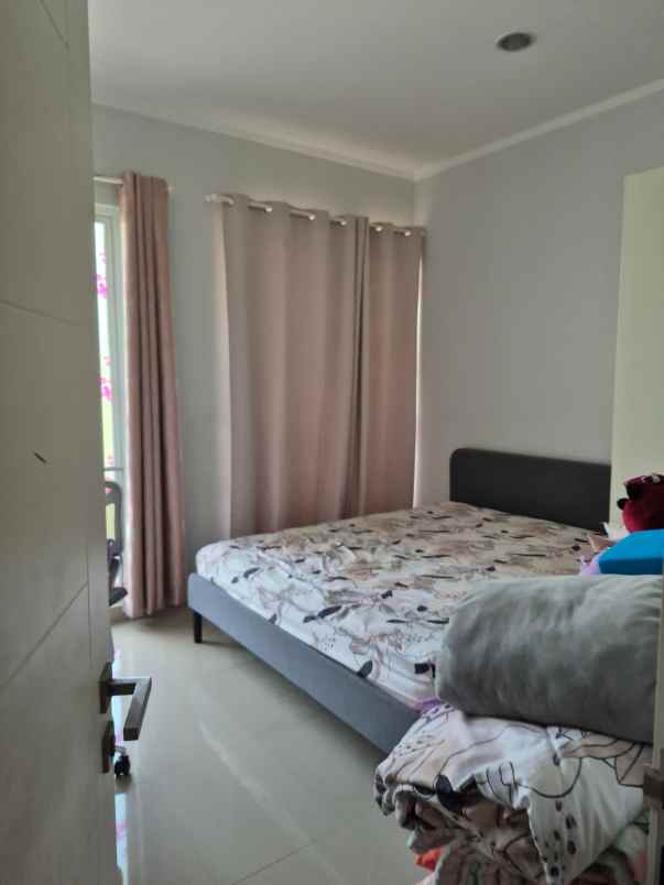 dijual rumah cluster lotus summarecon