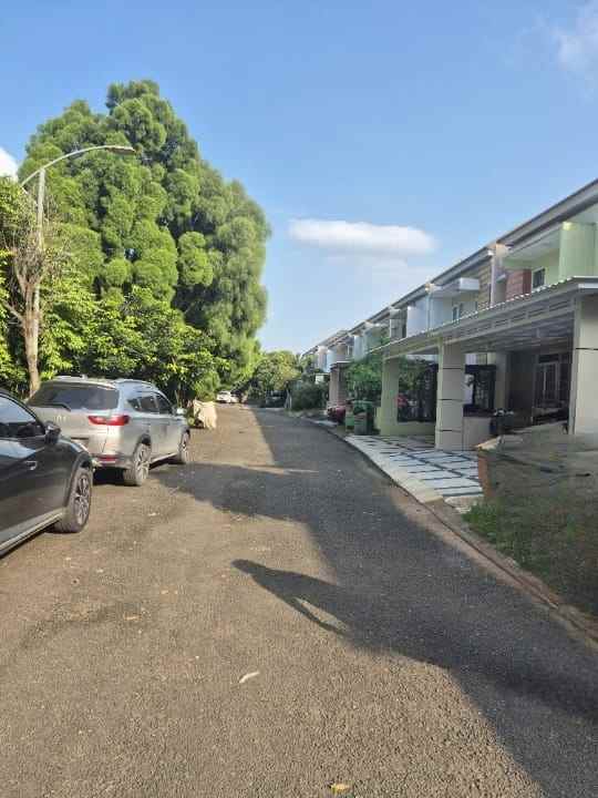 dijual rumah cluster lotus summarecon