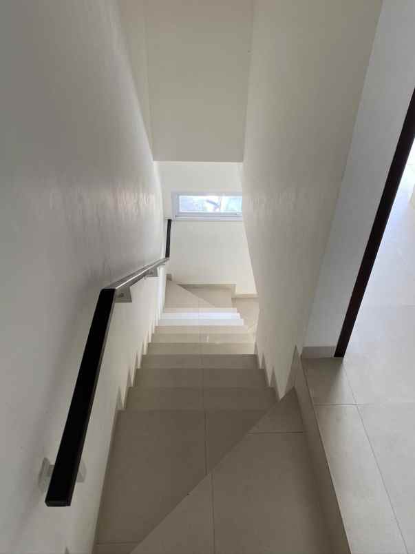 dijual rumah cluster mustika residence