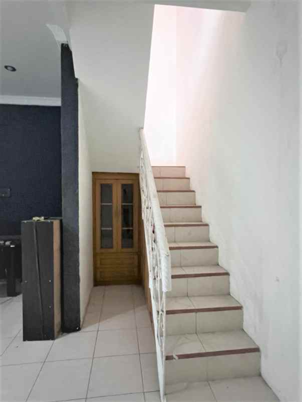 dijual rumah cluster taman sari