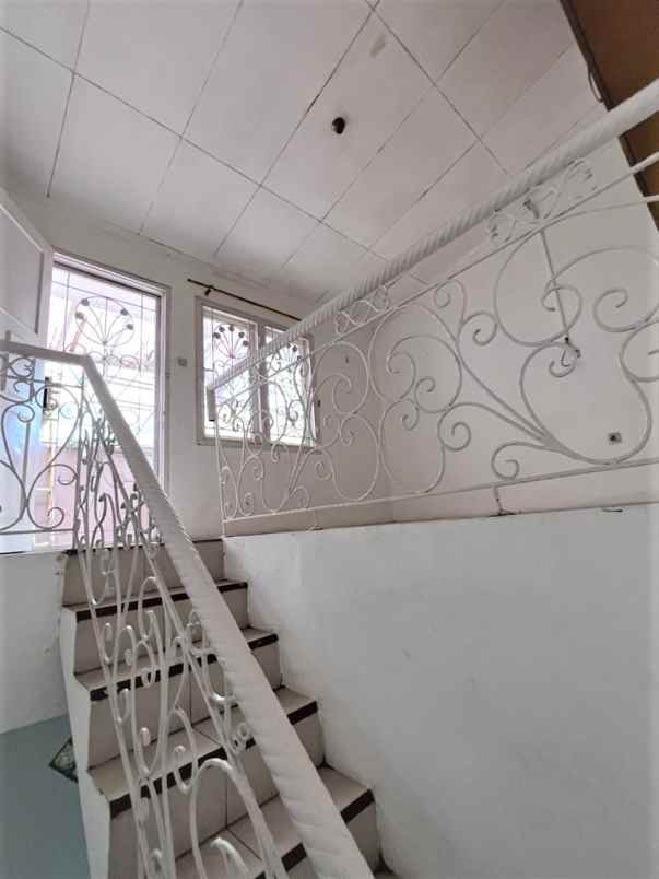 dijual rumah cluster taman sari