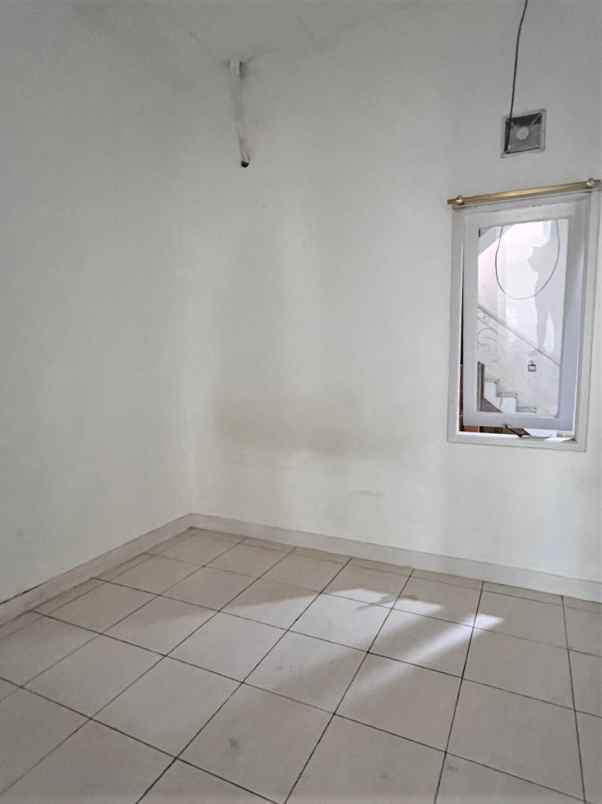 dijual rumah cluster taman sari