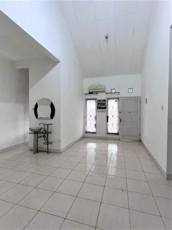 dijual rumah cluster taman sari