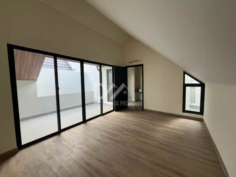 dijual rumah dalam cluster summarecon serpong