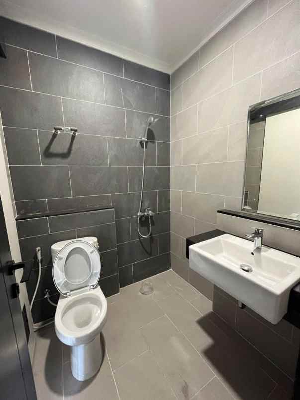 dijual rumah dalam cluster summarecon serpong