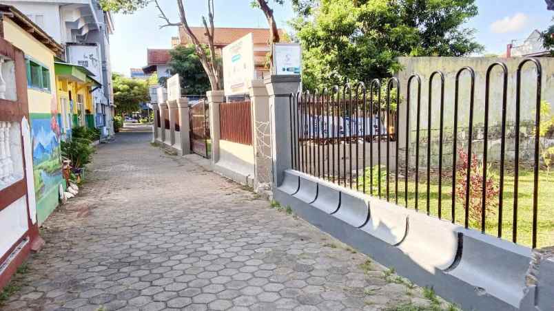 dijual rumah dan tanah