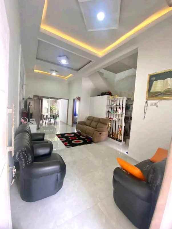 dijual rumah dekat kampus stipram