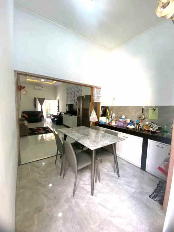 dijual rumah dekat kampus stipram