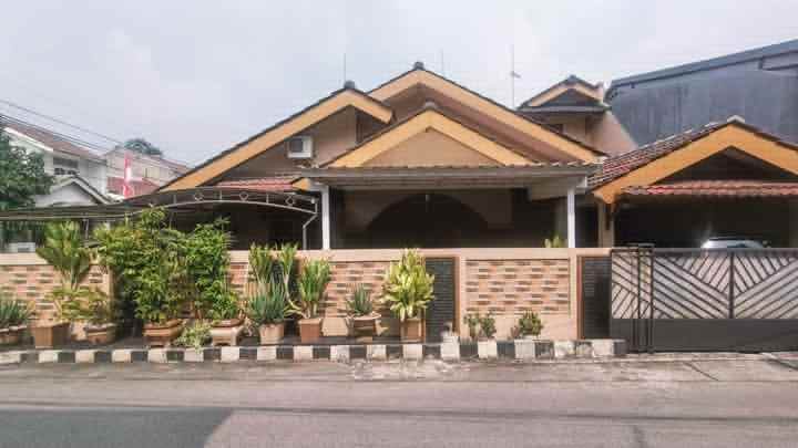 dijual rumah delta pekayon