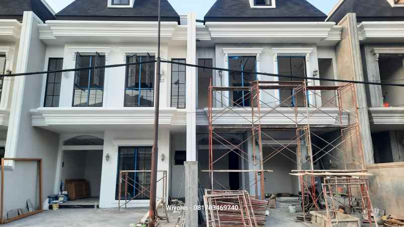 dijual rumah dharmahusada indah