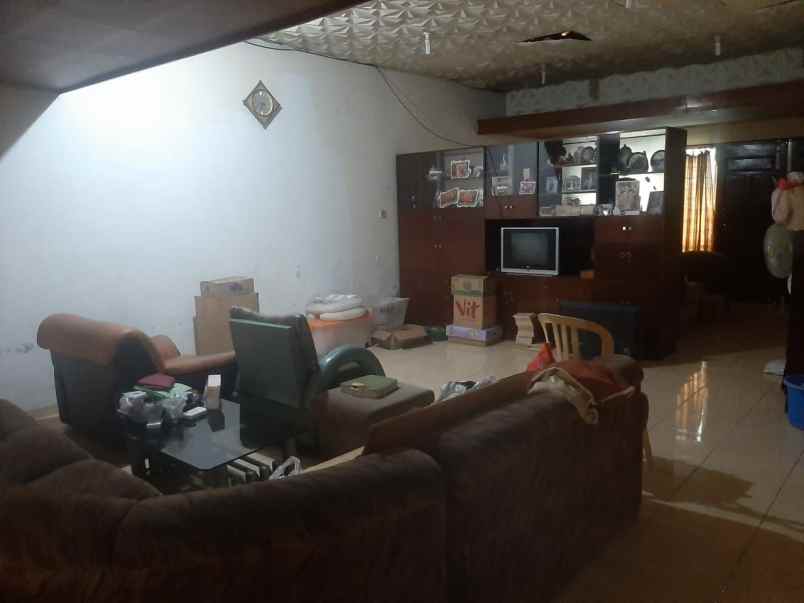 dijual rumah dharmahusada utara