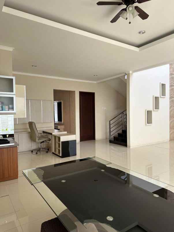 dijual rumah di citraland surabaya