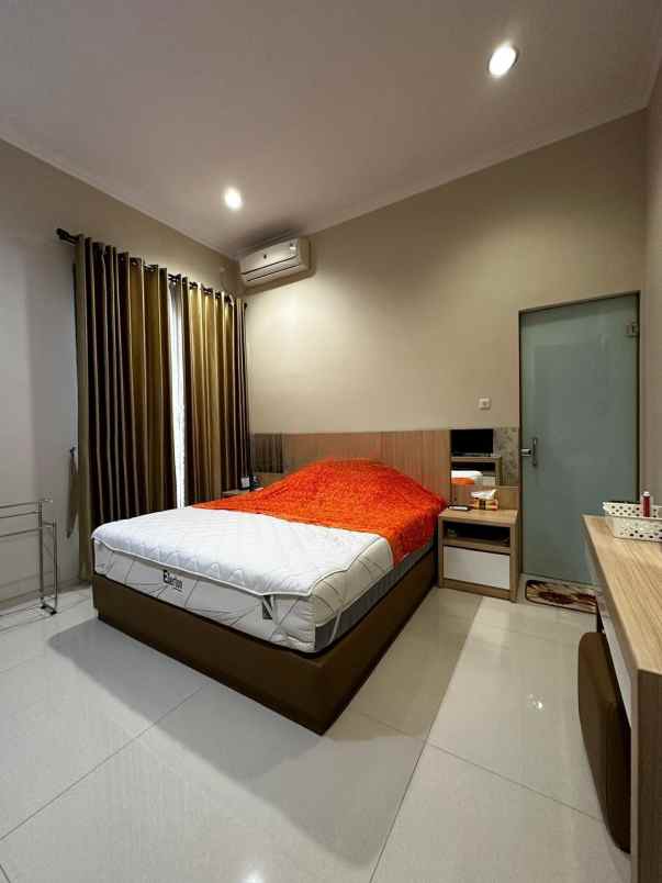 dijual rumah di citraland surabaya