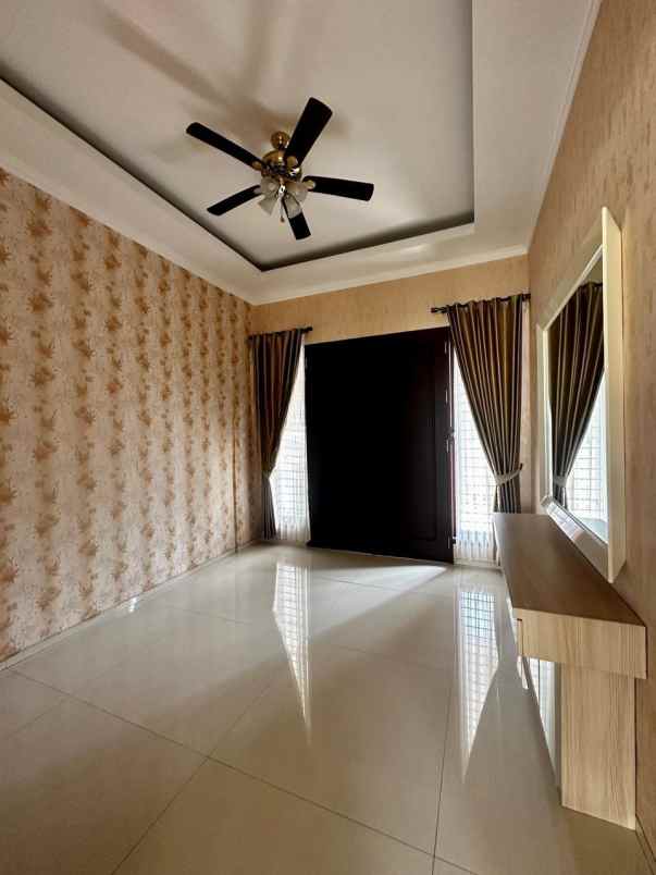 dijual rumah di citraland surabaya