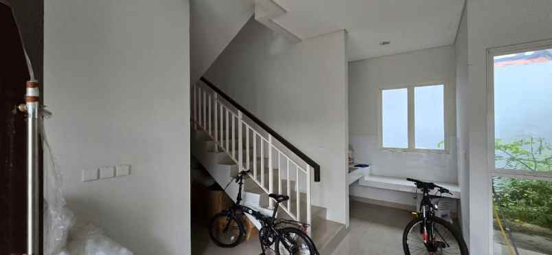dijual rumah di jakarta garden city