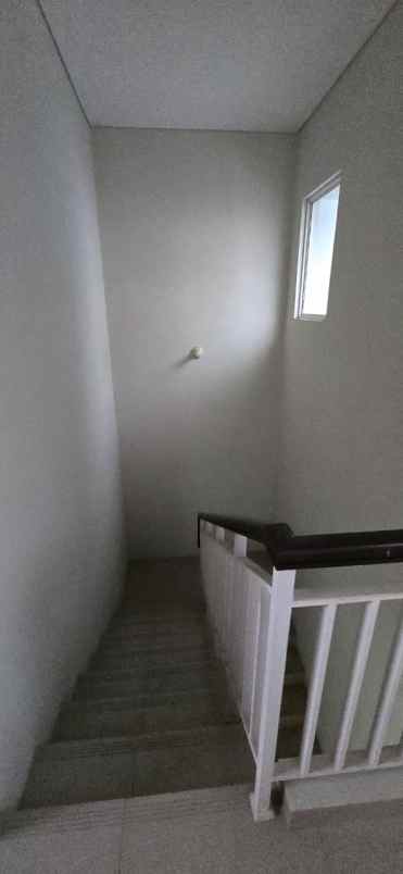 dijual rumah di jakarta garden city