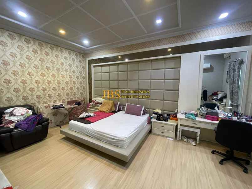 dijual rumah di komplek mutiara residence medan
