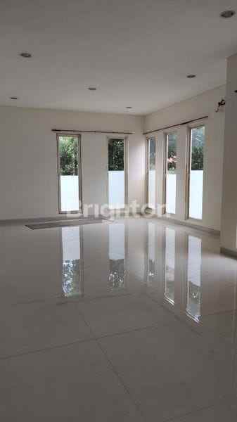dijual rumah dian istana