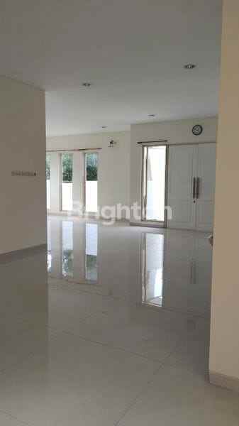 dijual rumah dian istana