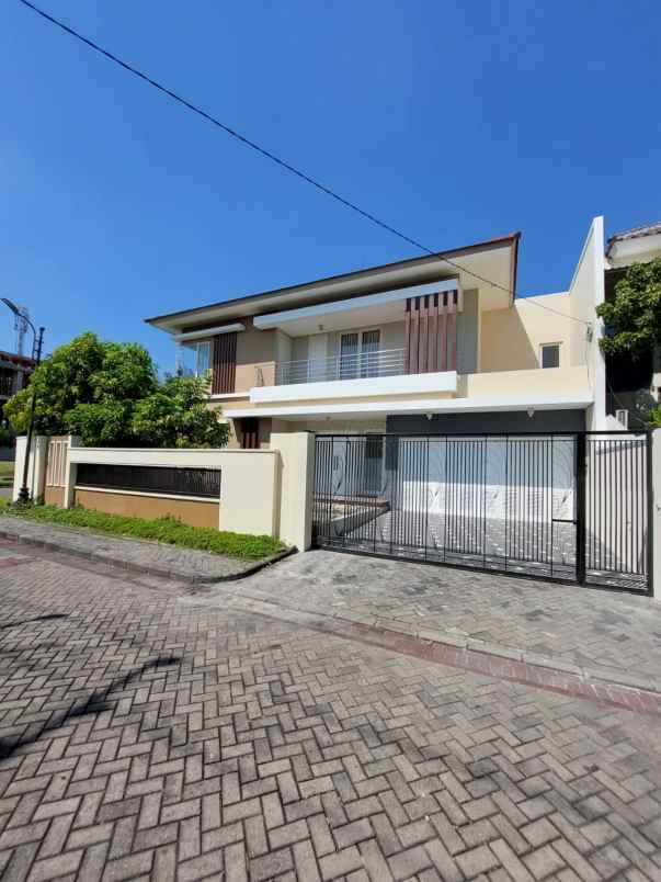 dijual rumah dian istana