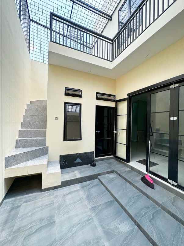 dijual rumah duren sawit