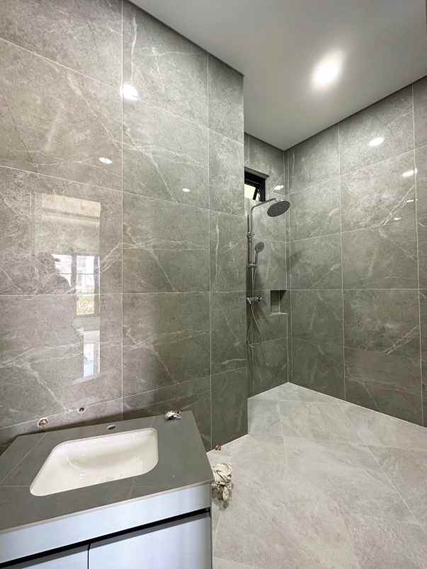 dijual rumah duren sawit